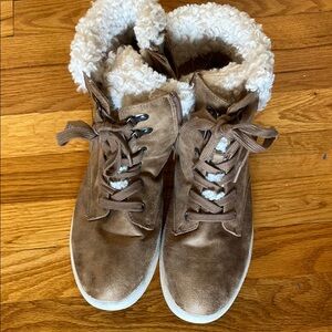 Brown and Cream Winter Boots with Faux Fur Lining